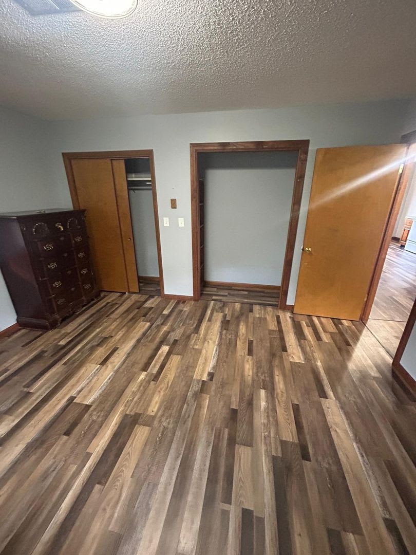 Gorgeous 2-Bedroom Apartment with Garage in a Quiet Neighborhood – photo 5