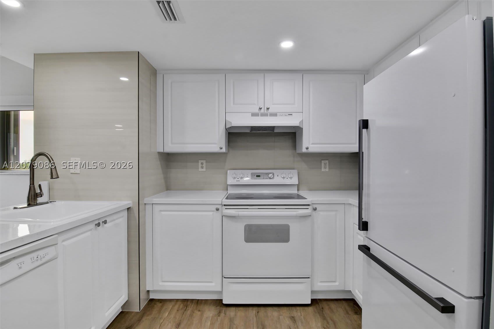 1918 Brickell Ave – photo 4