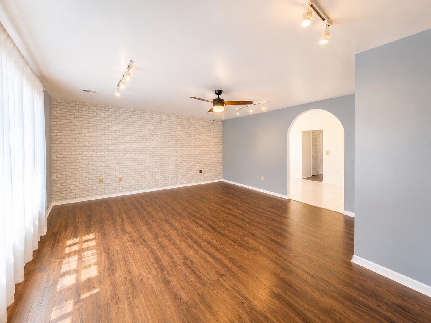 97 Oak St – photo 3