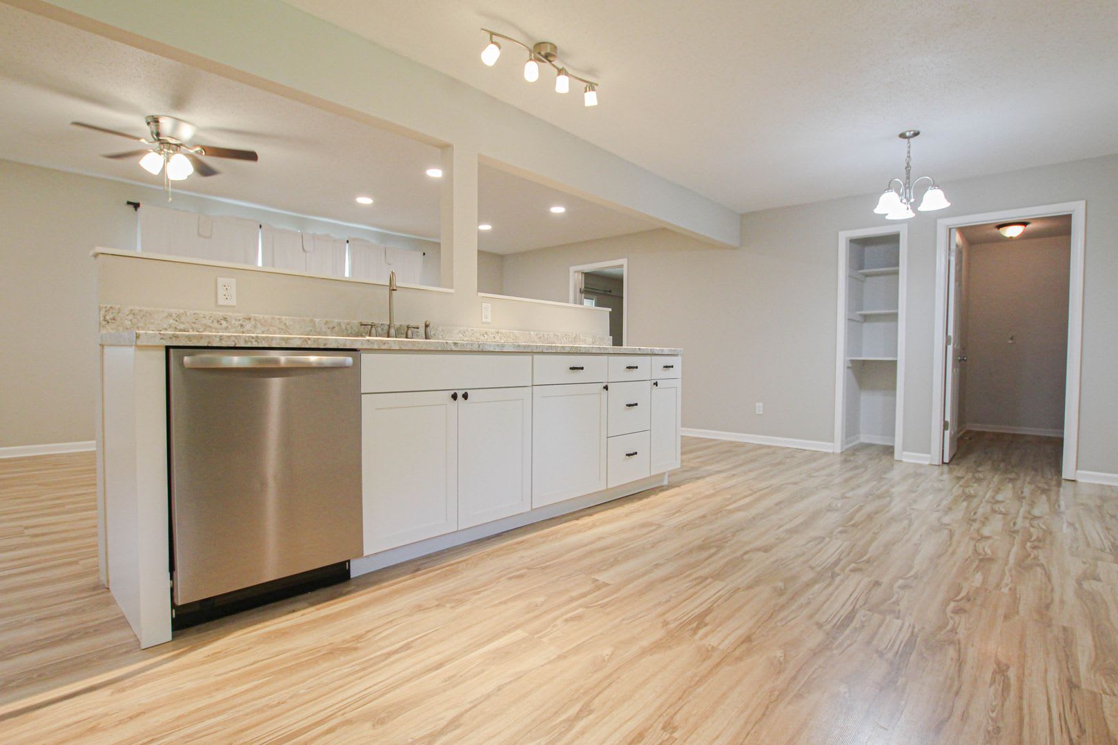 Pet Friendly Three Bedroom! – photo 5