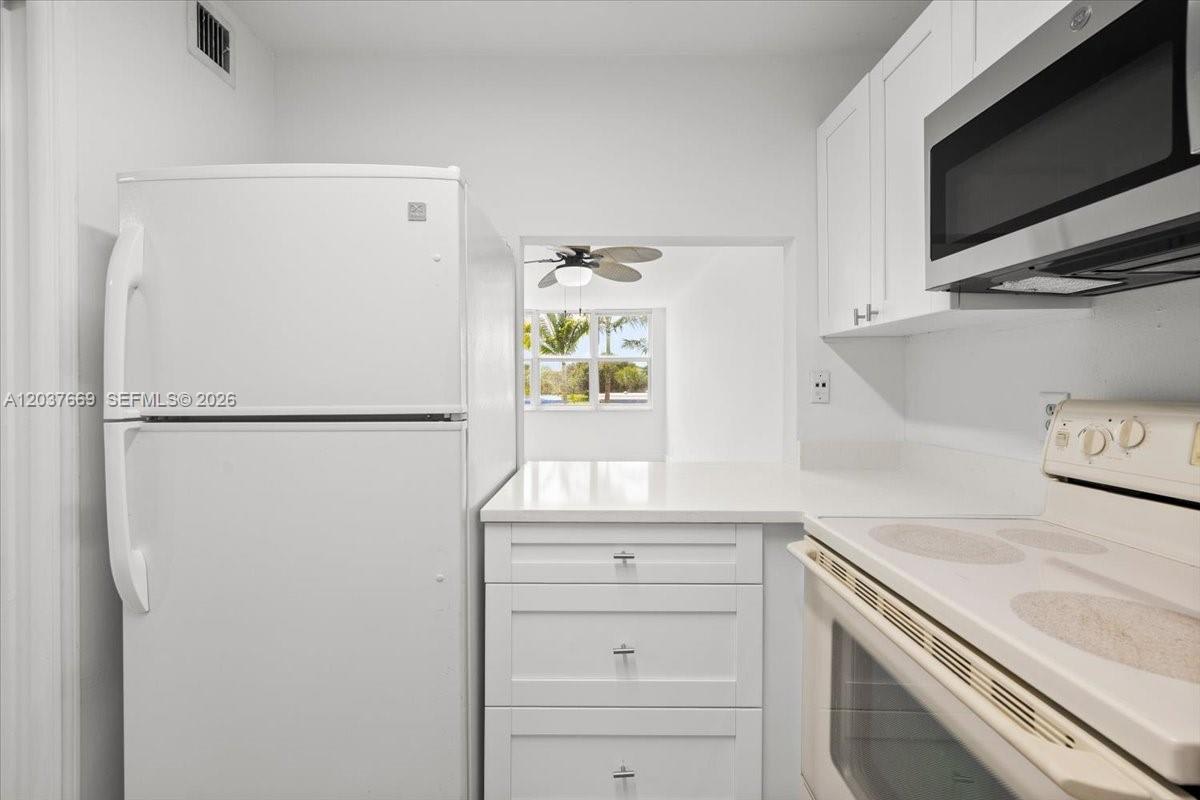 9441 Evergreen Place – photo 2