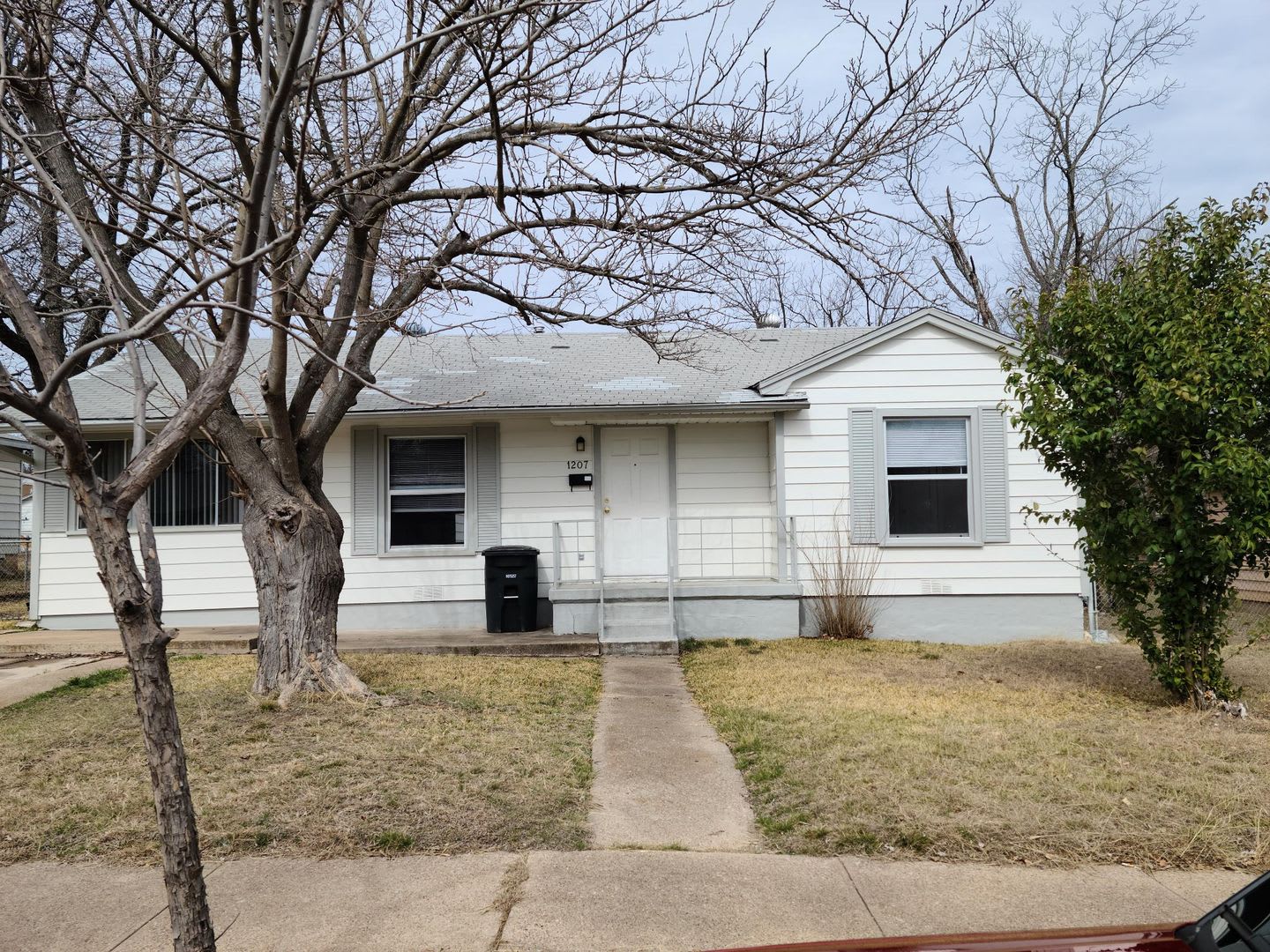 3 (or 4) Bedroom 1 Bath Home – photo 1