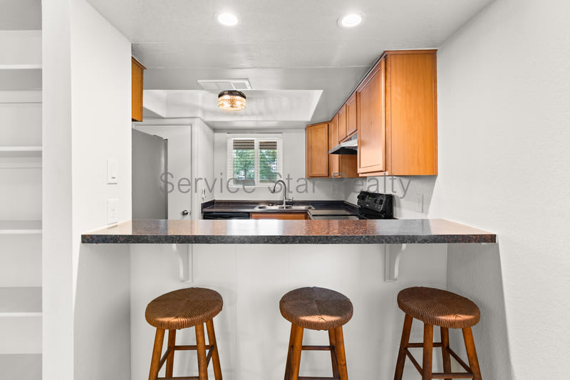 4050 E Cactus Rd – photo 5