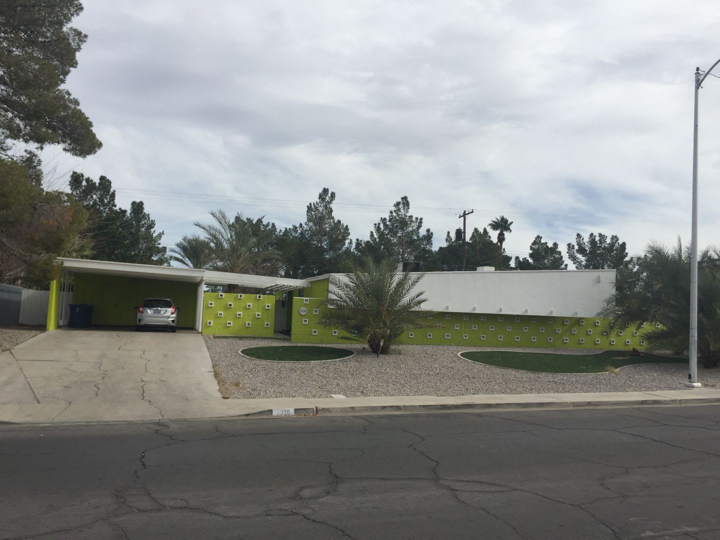 Famous "Caddy Shack" Home! Amazing Mid-Mod in Heart of Las Vegas!! – photo 1