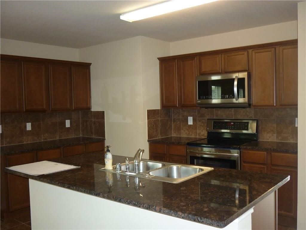 1054 Churchill Drive – photo 4