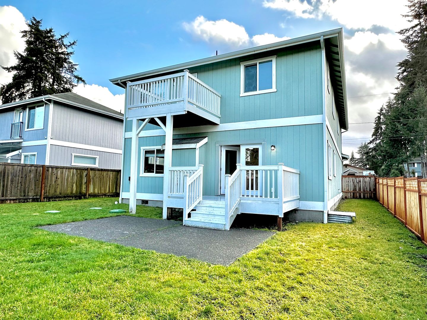 Spacious 4-Bedroom Home with Modern Comforts in Spanaway, WA – photo 2