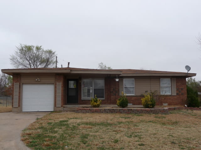 Central location, large corner lot – photo 1