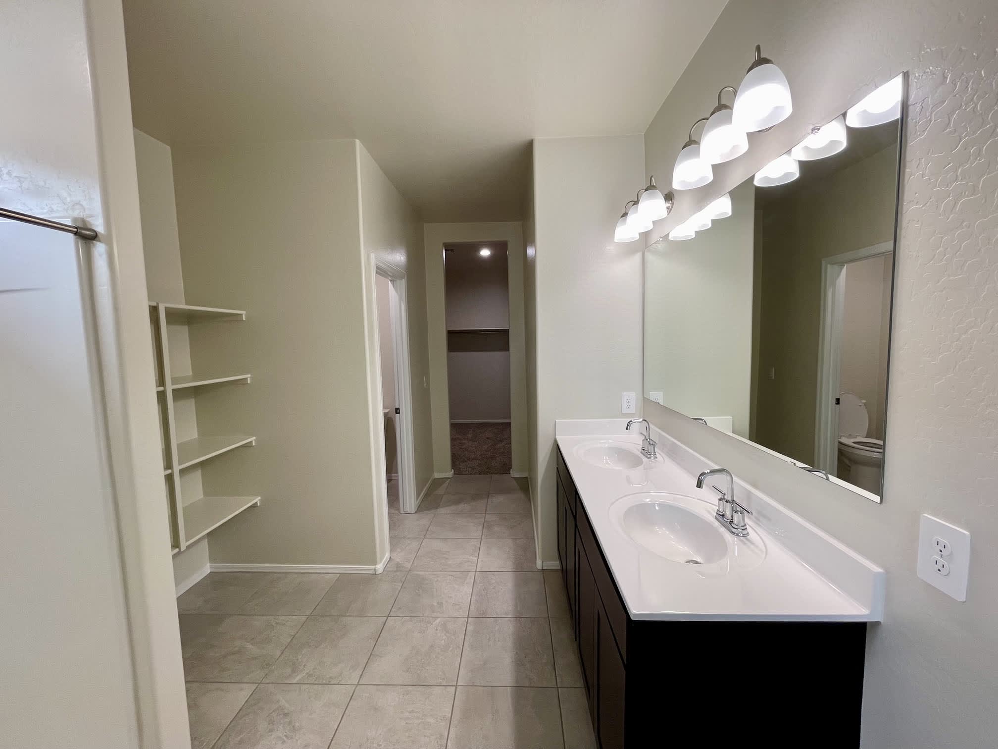 18563 W Desert Hollow Dr – photo 2