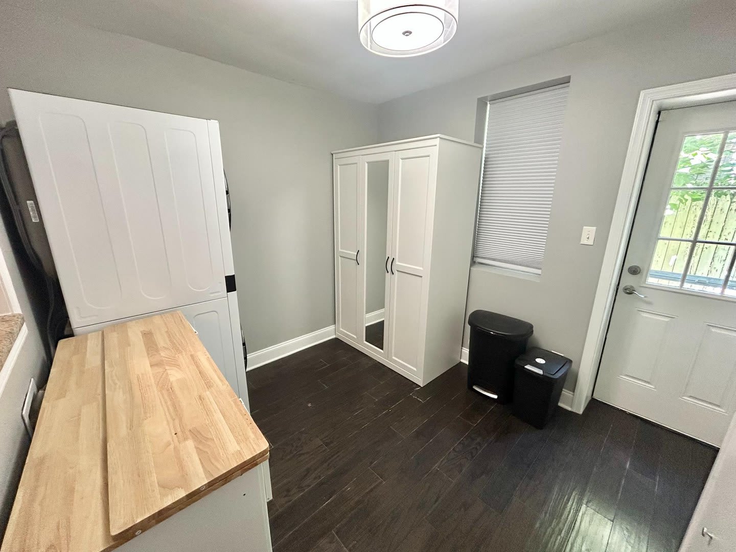 Spacious 3 Bedroom Home With Central Air In Unit Laundry And Patio – photo 4