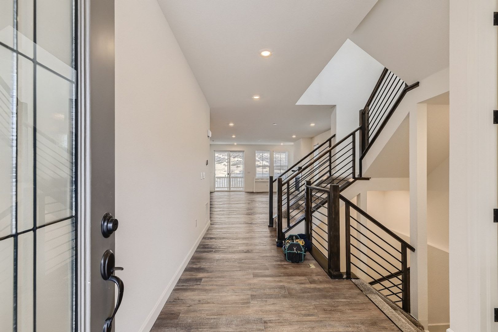 Special Offer 1 Month Rent Free If Lease By July 1St Week Beautiful Two Story Home With A Walk Out Finished Basement Is For The Perfect Family Home – photo 2