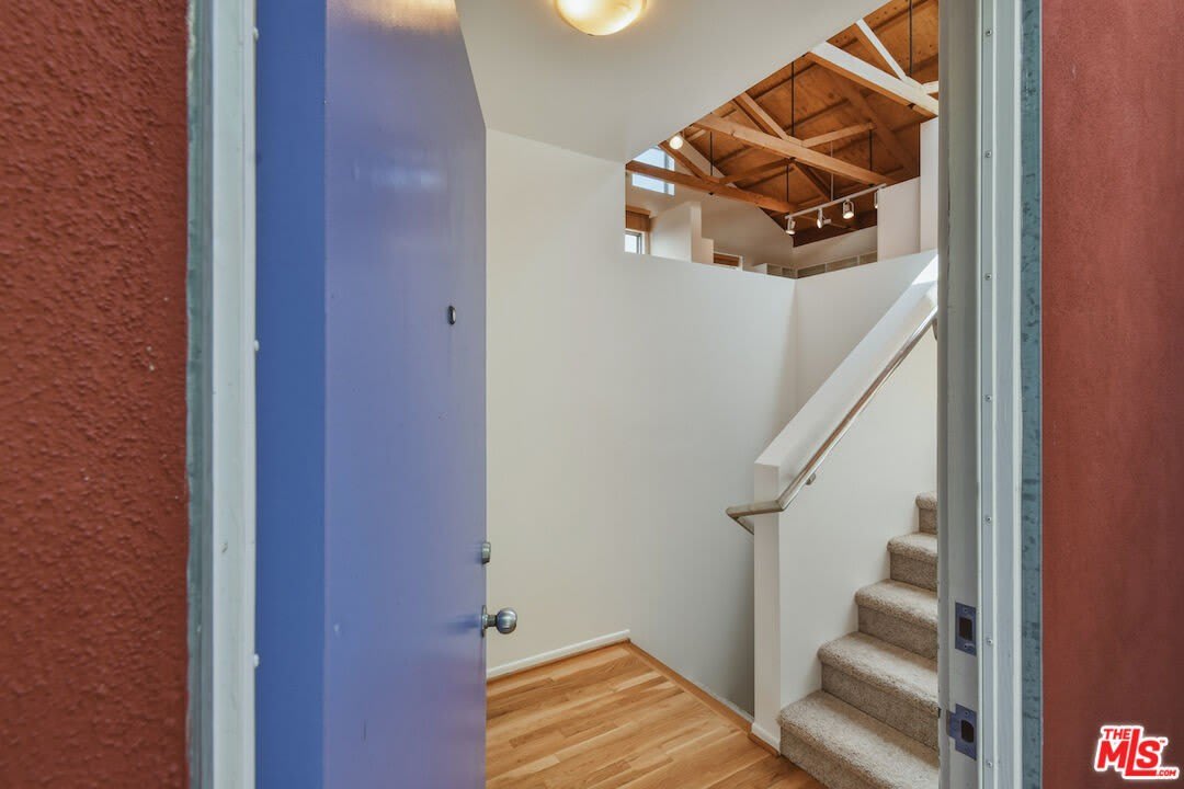 656 Angelus Pl – photo 3