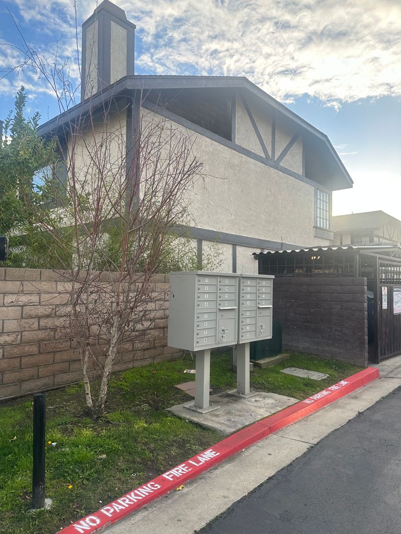 Charming 3 Bed 2 5 Bath Townhome With 2 Car Garage In Garden Grove – photo 5