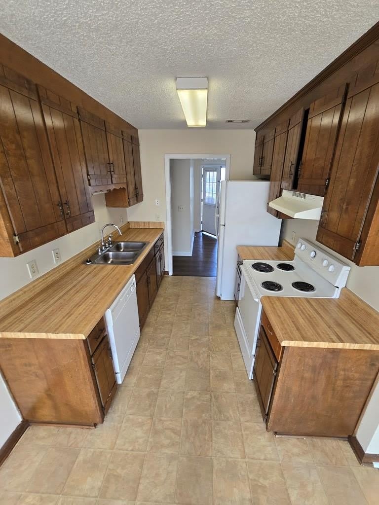 2501 Creekwood Dr. – photo 4