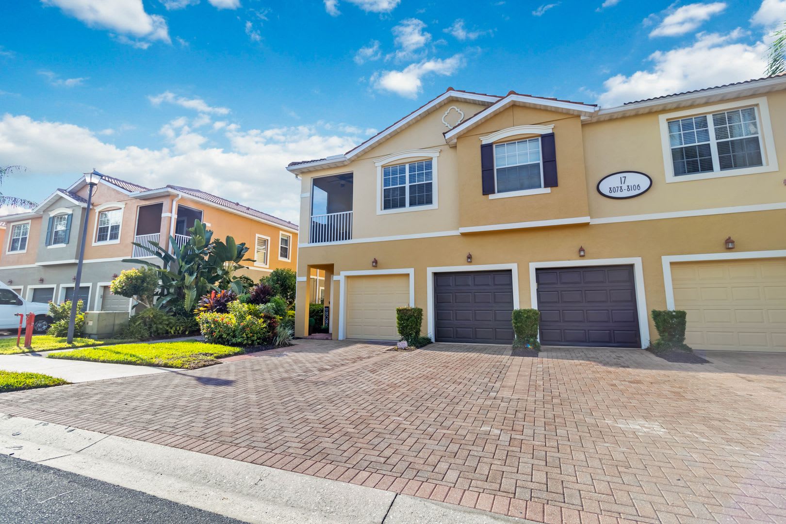 Exquisite & Breathtaking 2 Bedroom 2 Bath Condo Fully Furnished – photo 3