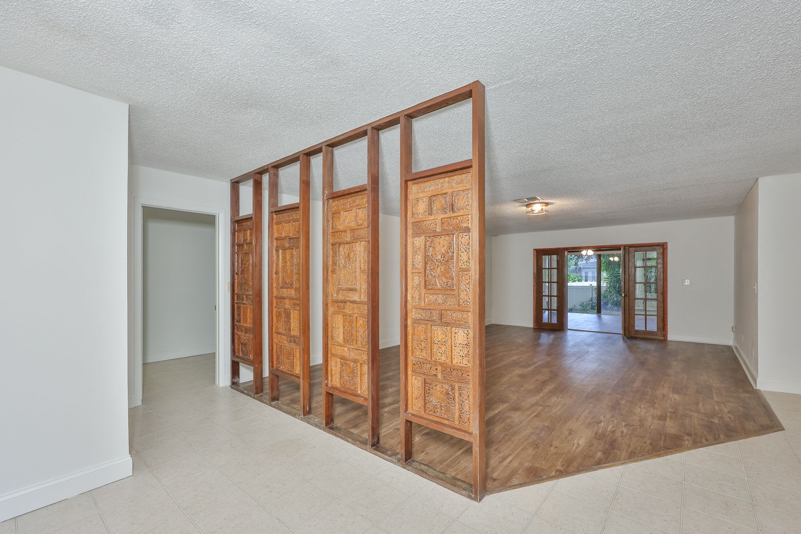Move In Special 3 Beds 2 Baths Home With Jacuzzi 2 Car Garage In Clearwater – photo 4
