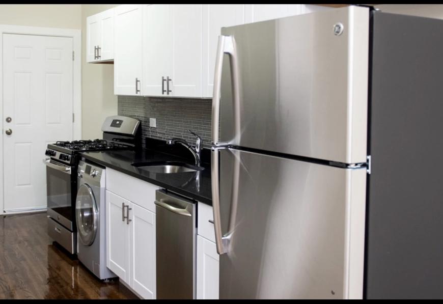 728 W Roscoe St – photo 2