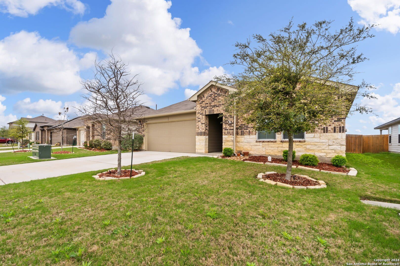 1080 Amble Oak – photo 2
