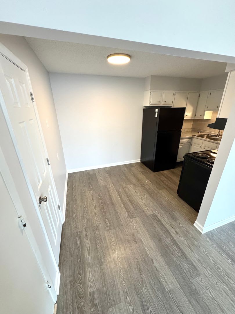 2 Bedroom Apartments, Excellent Location! – photo 4