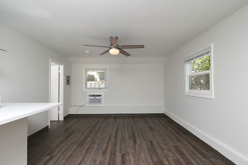 10002 1 2 Pinewood Ave – photo 3