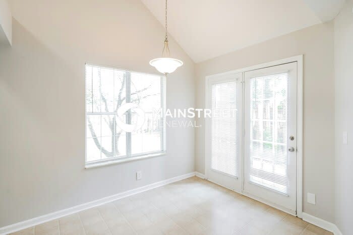 503 Selsey Court South – photo 4