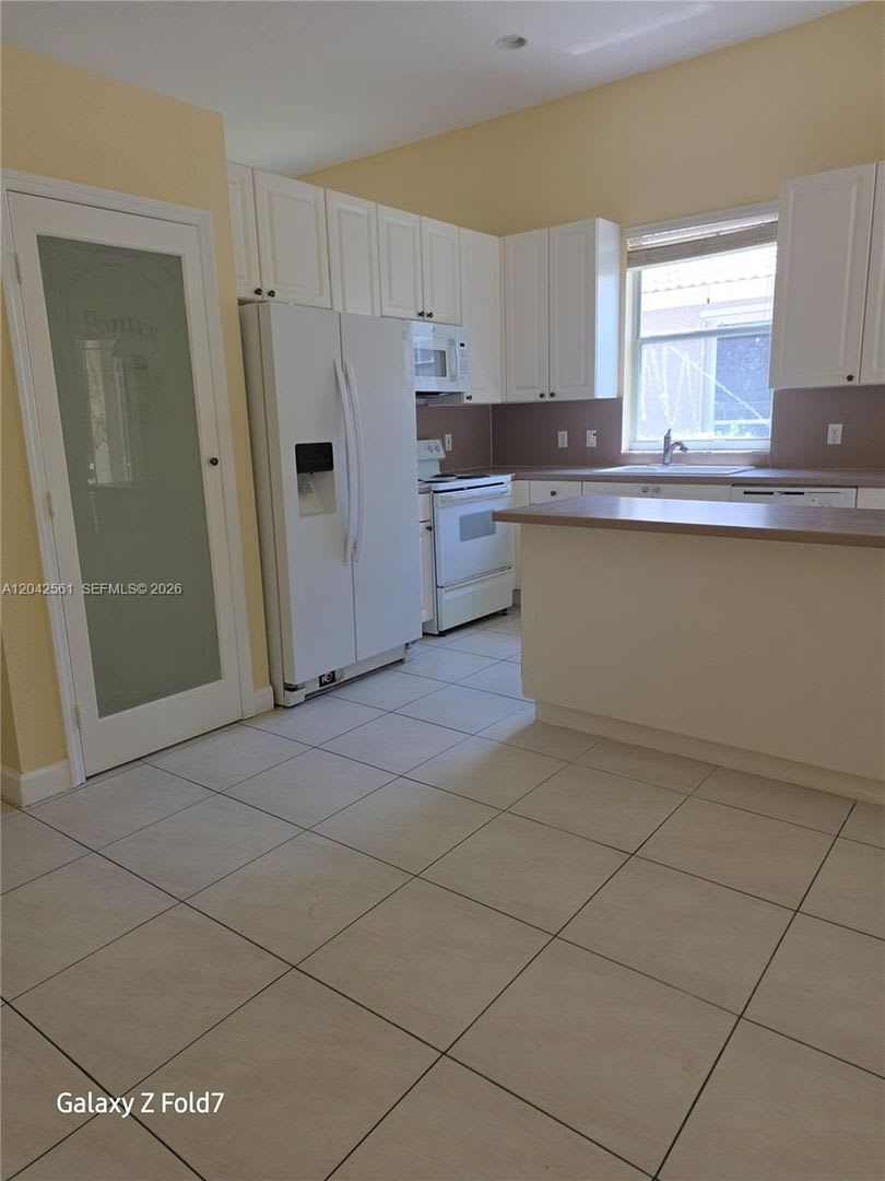 13176 Nw 18Th St 13716 Pembroke Pines Fl 33028 – photo 2
