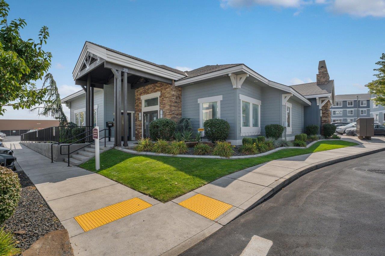 Regency Park Apartments at Queensgate – photo 2