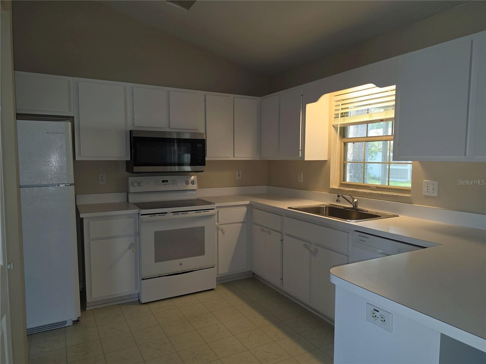 1750 NE 40TH Street – photo 5