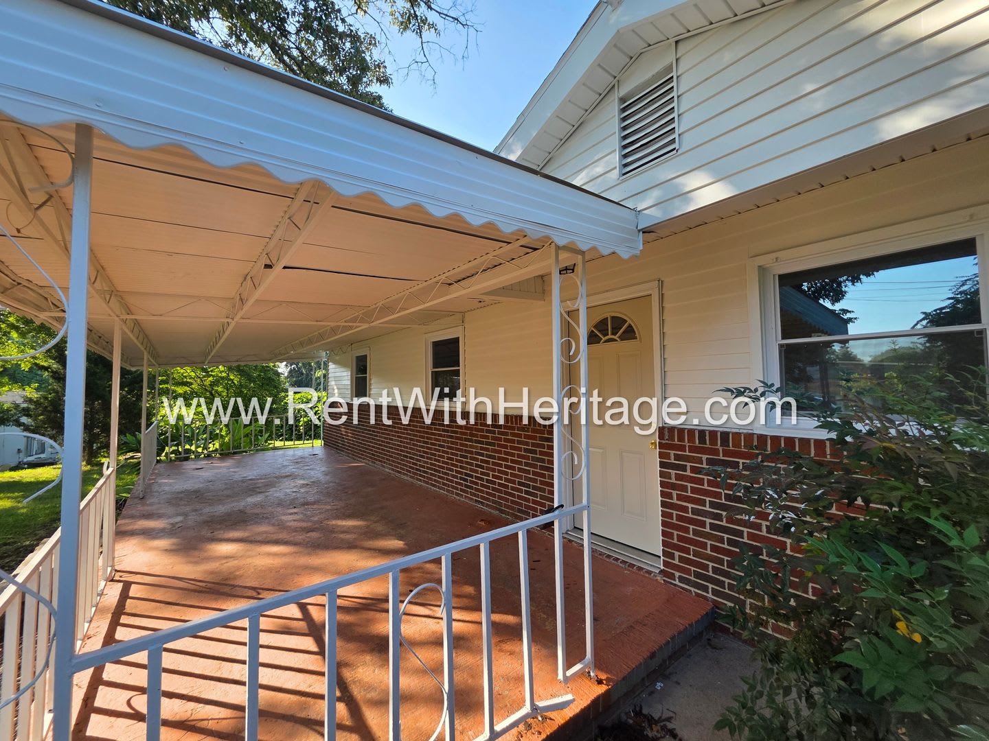 Grandpa's Bungalow /Open Floorplan / 3bd / 1 Bath / Huge Welcoming Front Porch/ Great Location – photo 5