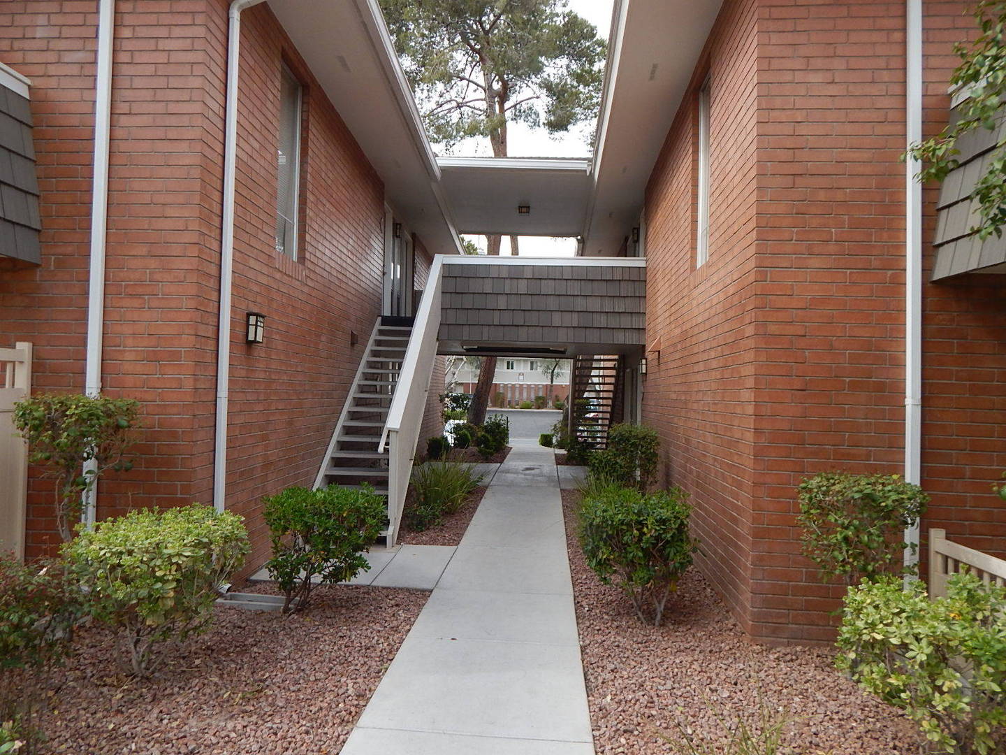 Fabulous 1st Floor Condo with 1 Bedroom, 1 Bathroom and Den In LV Country Club! – photo 2