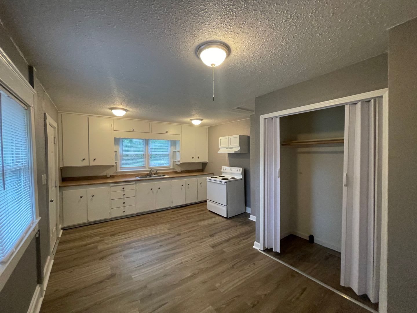 2 Bedroom rent ready!!!! – photo 5