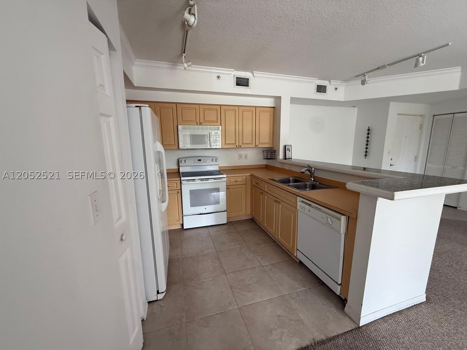 6861 SW 44th St – photo 5