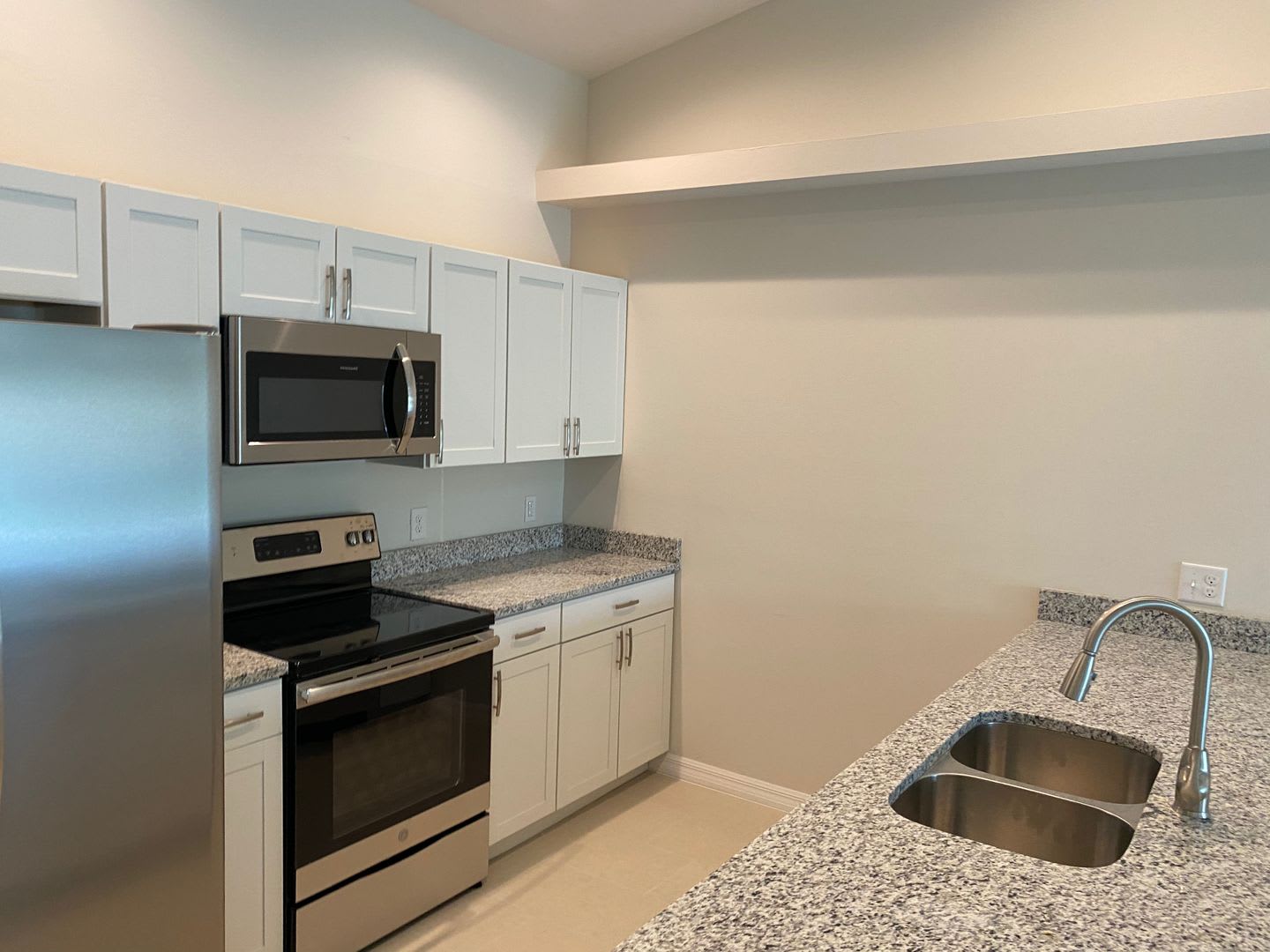 250 Move In Special 3 Bedroom 2 Bath Duplex – photo 5