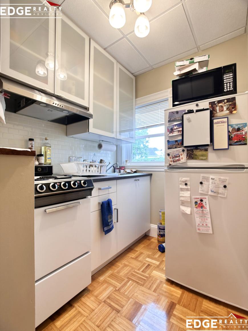 555 Washington St. – photo 3