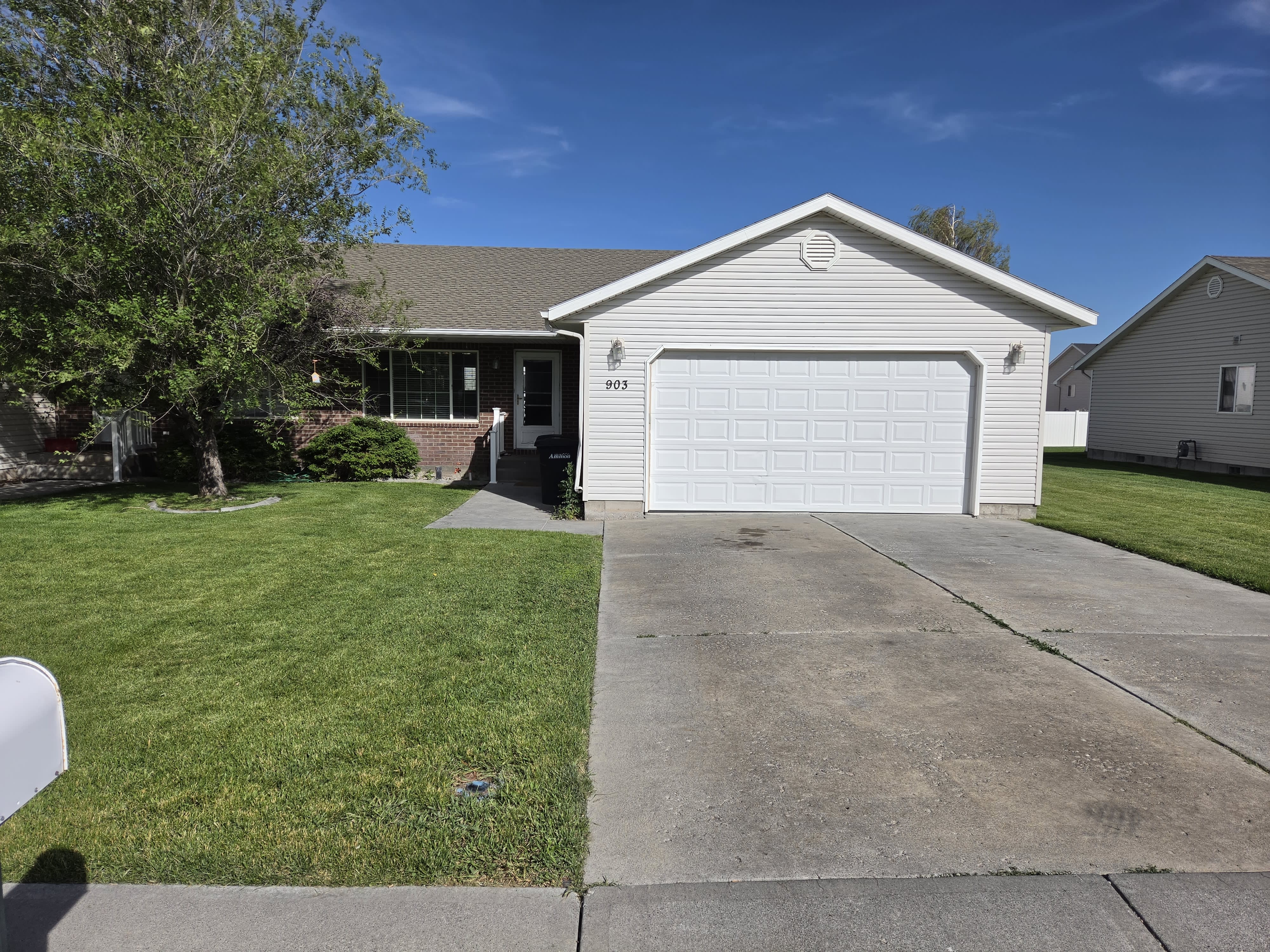903 Abigail Ct – photo 2