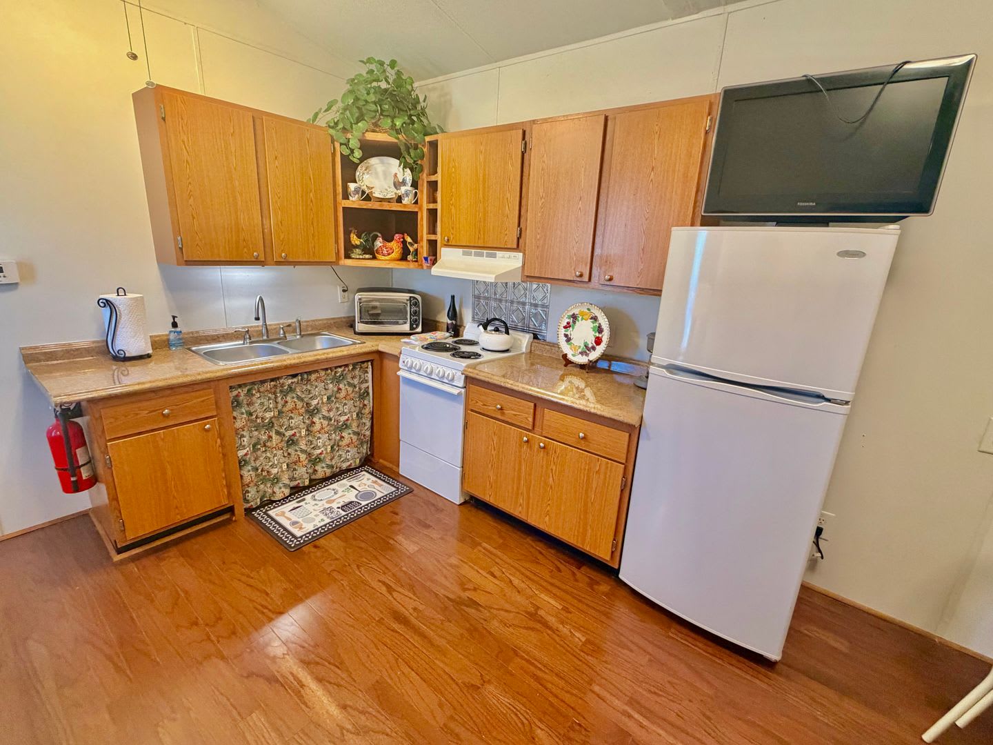 Fully Furnished Move In Ready And Budget Friendly – photo 5