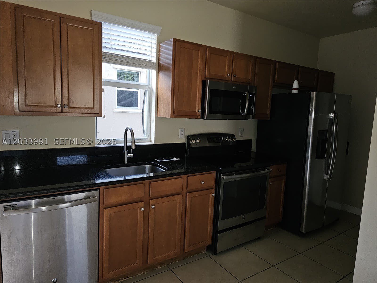 17066 SW 95th Ter – photo 3