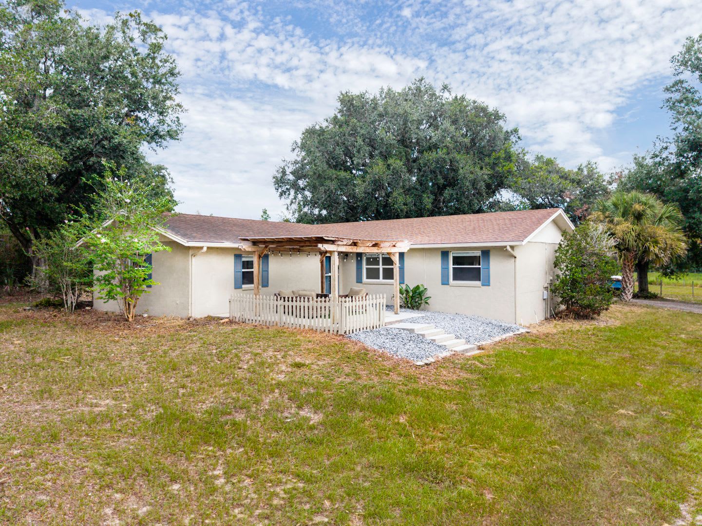 AVAILABLE NOW: 4 Bed 3 Bath Oversized Lot with 1,500 SF Workshop in Winter Garden – photo 1