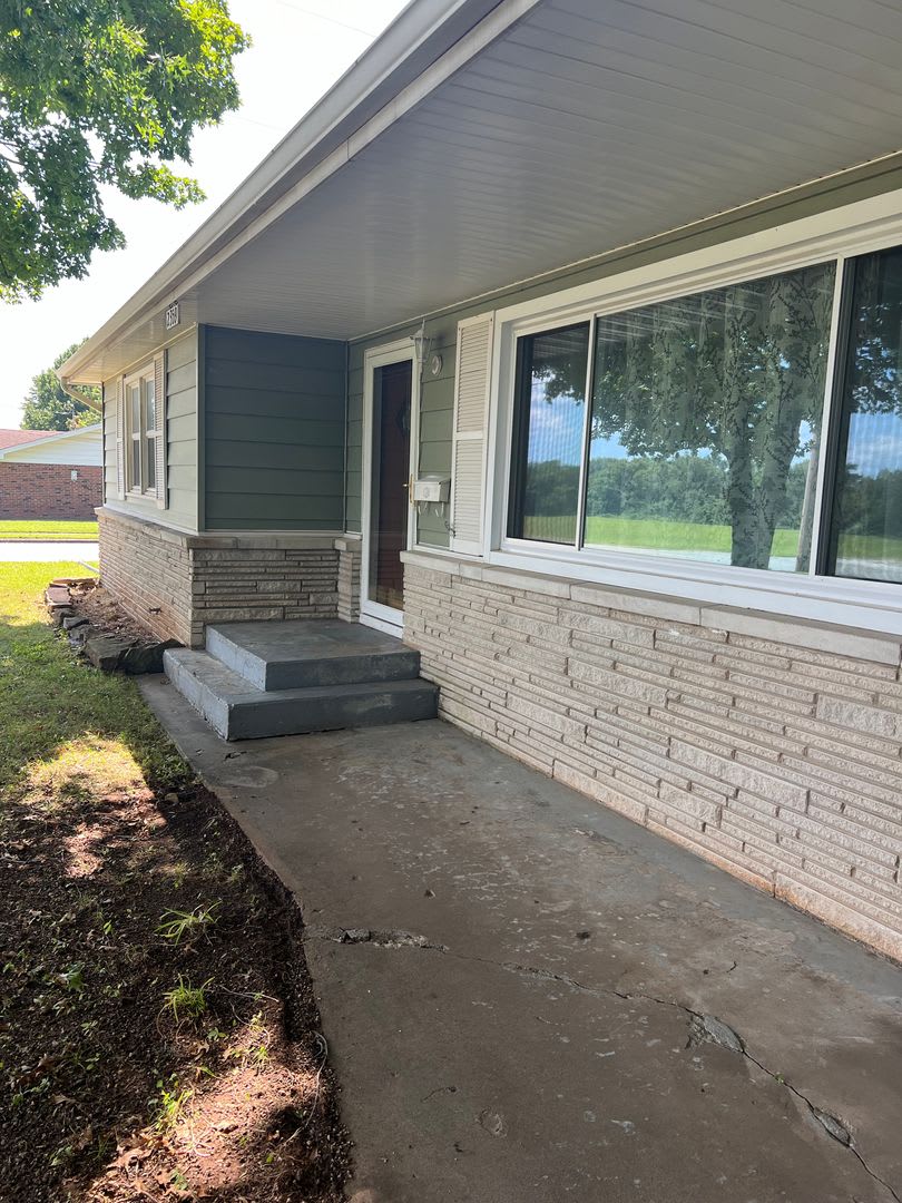 3 Bedroom Home Near Mercy Hospital – photo 1
