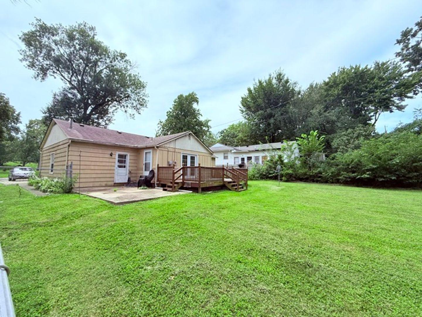 9812 — One-Level Home in Independence with Huge Backyard & Brand-New Carpet – photo 4