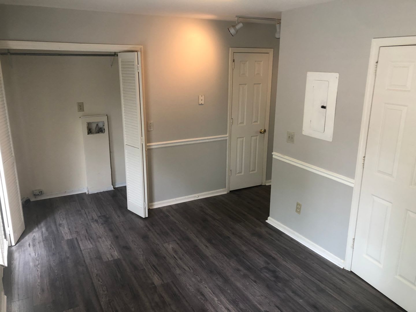 FOR LEASE – photo 5