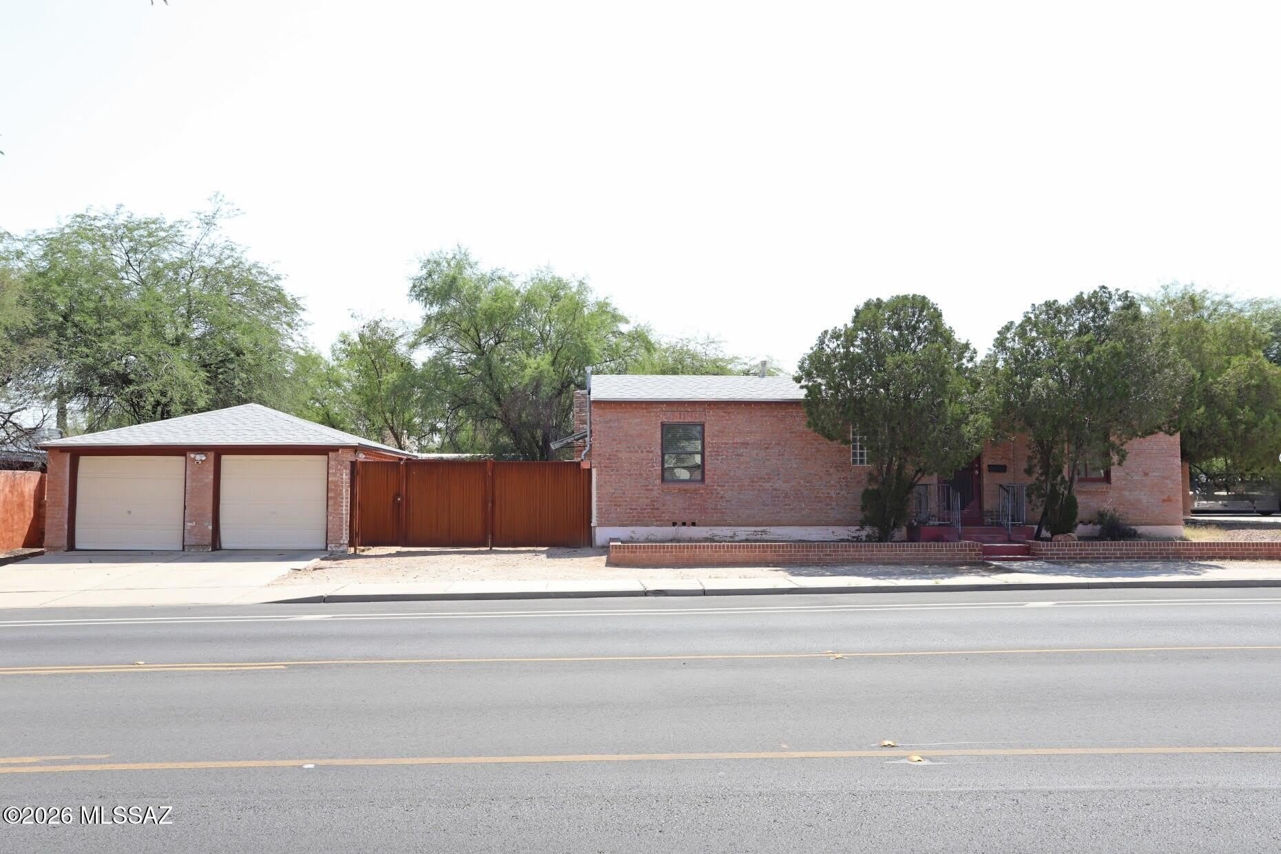 1202 N Tucson Boulevard – photo 1