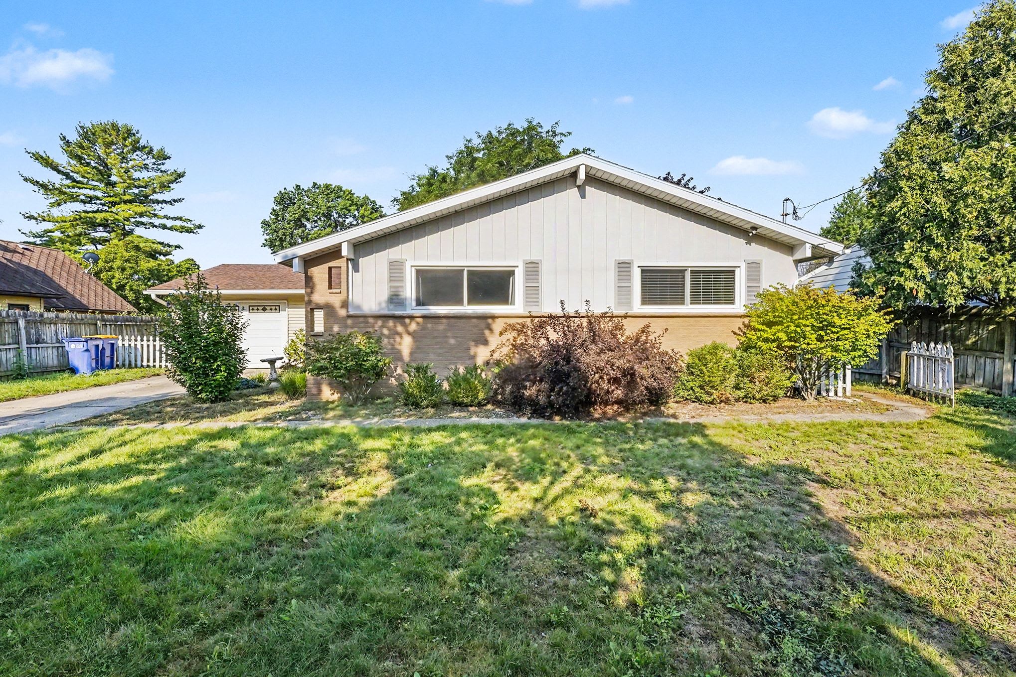 1413 Benjamin Ave NE – photo 1