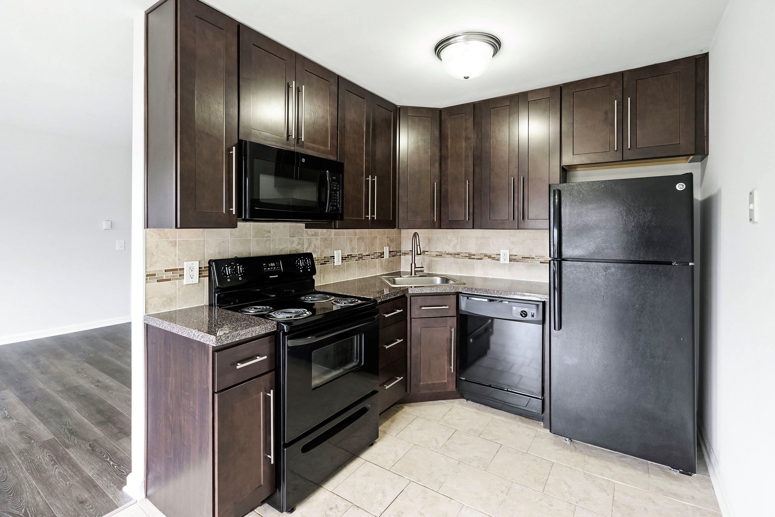 Ascot Park Apartments – photo 2
