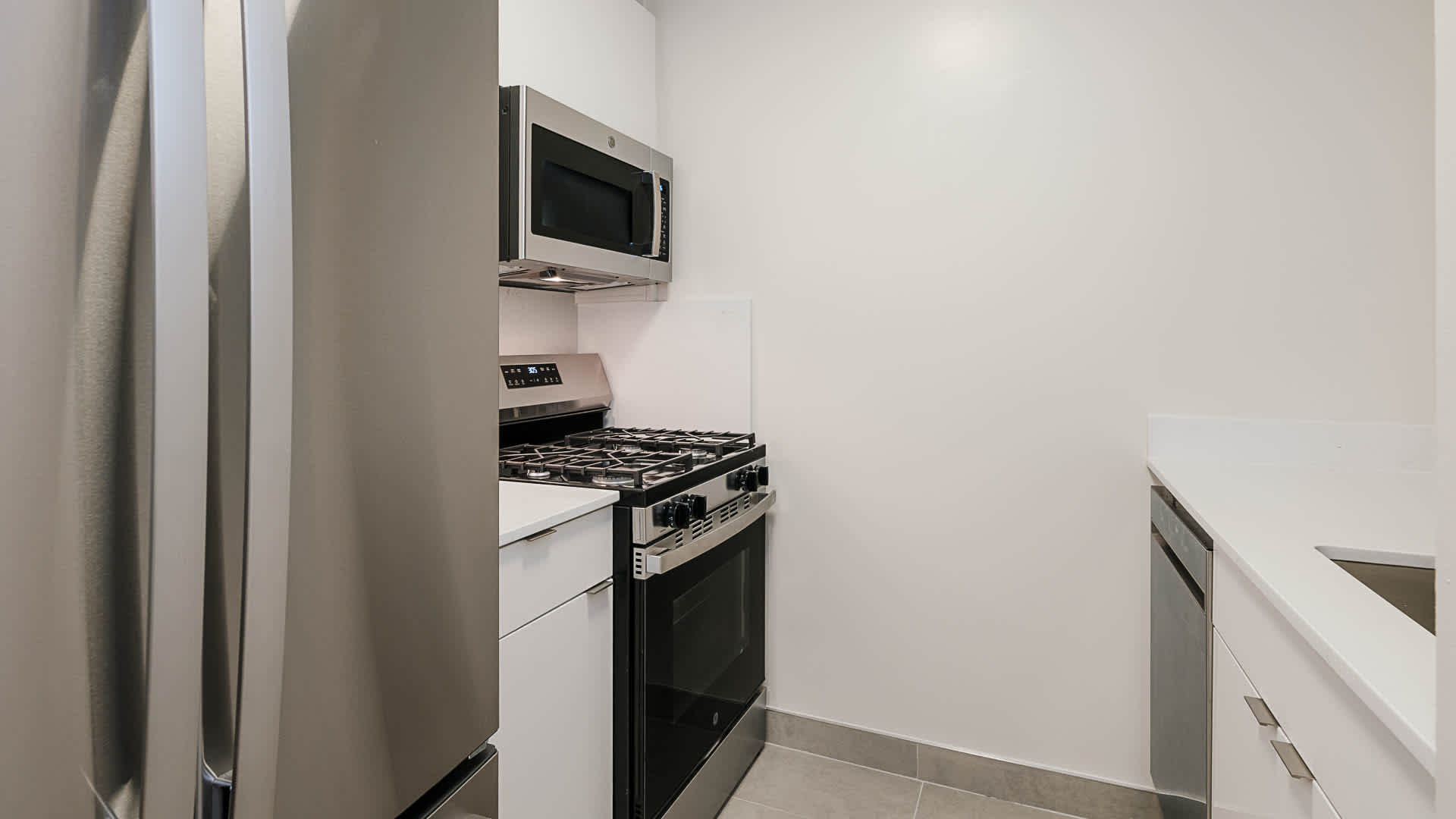 180 Riverside Boulevard – photo 3