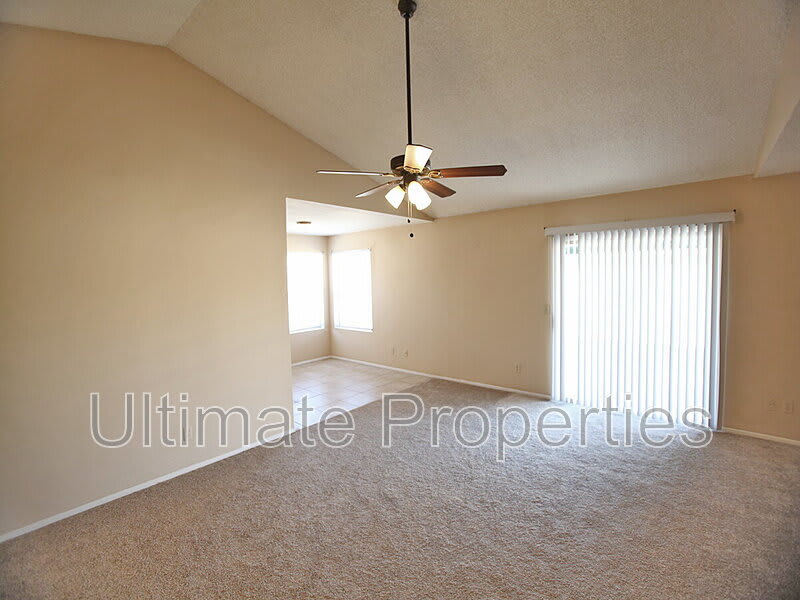6938 W Cochise Dr – photo 2