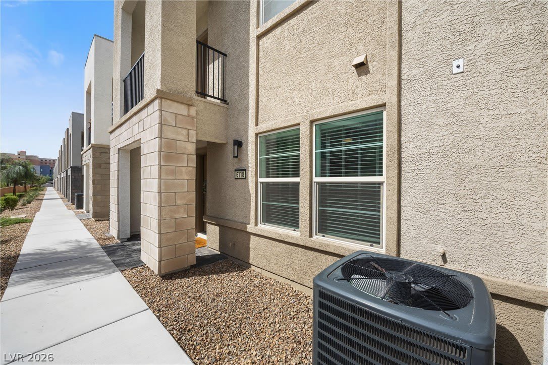 6118 Garden Oasis Street – photo 3