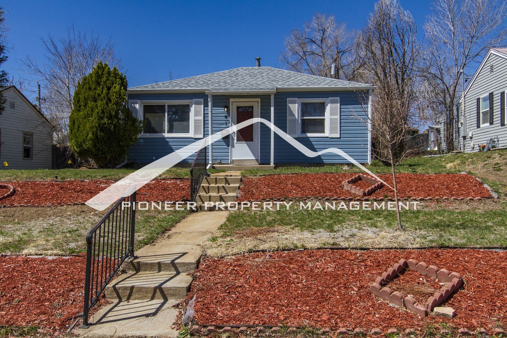 Charming Home with Washer/Dryer and Fenced in Yard – photo 2