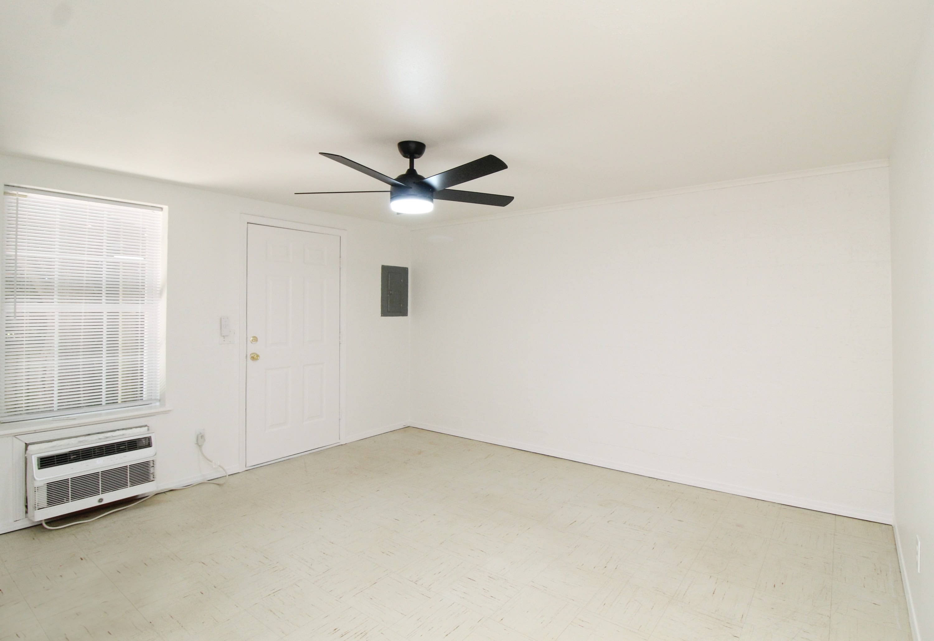 652 West Adams Street – photo 5