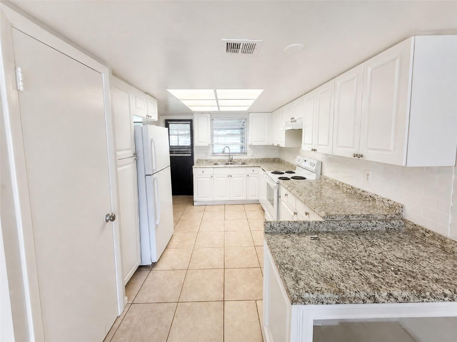 621 Ashberry Lane – photo 2