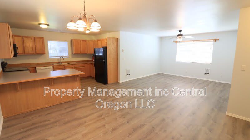 2010 NE Full Moon Dr – photo 4